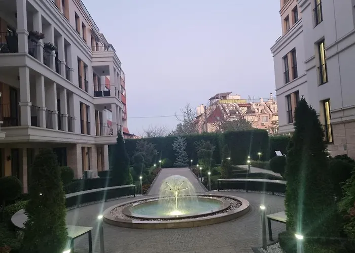 Apartment In Evargreen Complex With Terrace *