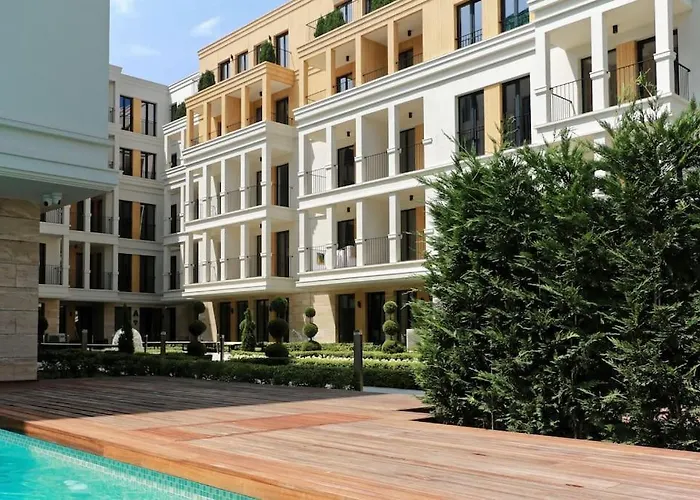 In Evargreen Complex With Terrace Apartment *