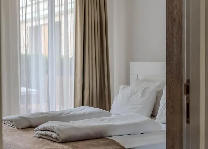 In Evargreen Complex With Terrace * Warna