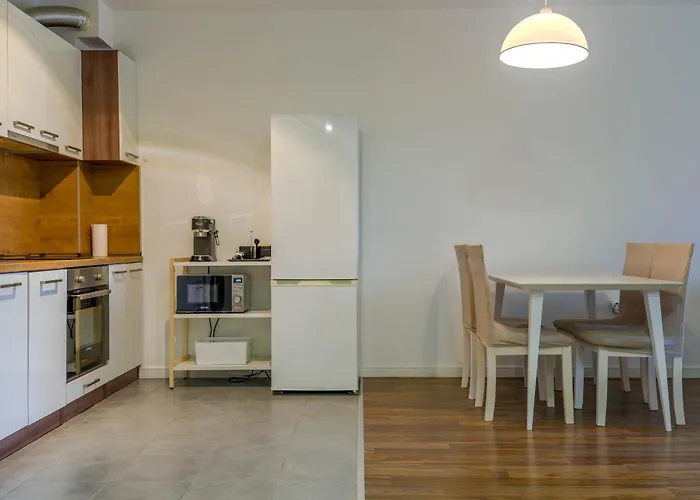 In Evargreen Complex With Terrace Warna