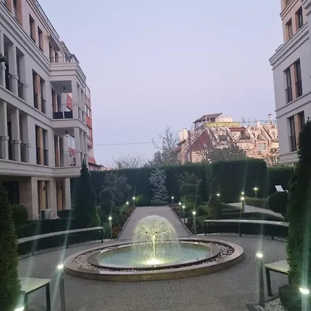 Apartment In Evargreen Complex With Terrace *
