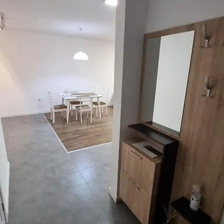 Apartment In Evargreen Complex With Terrace *