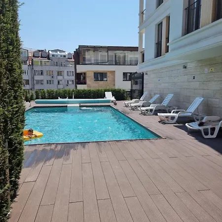 In Evargreen Complex With Terrace Apartment *