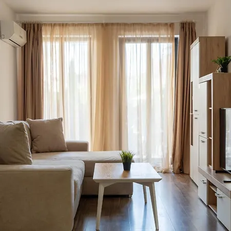 Apartment In Evargreen Complex With Terrace