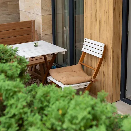 Apartment In Evargreen Complex With Terrace *