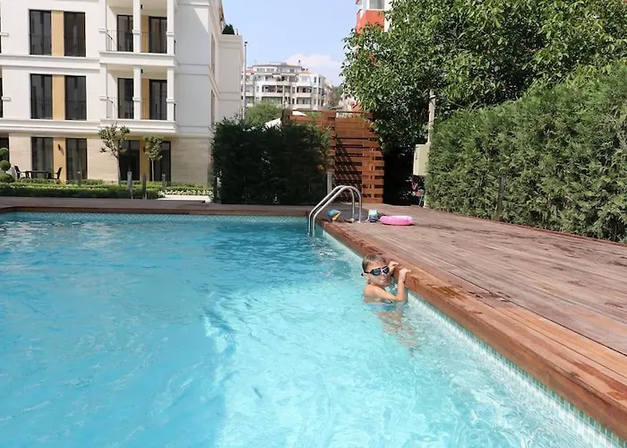 In Evargreen Complex With Terrace * فارنا